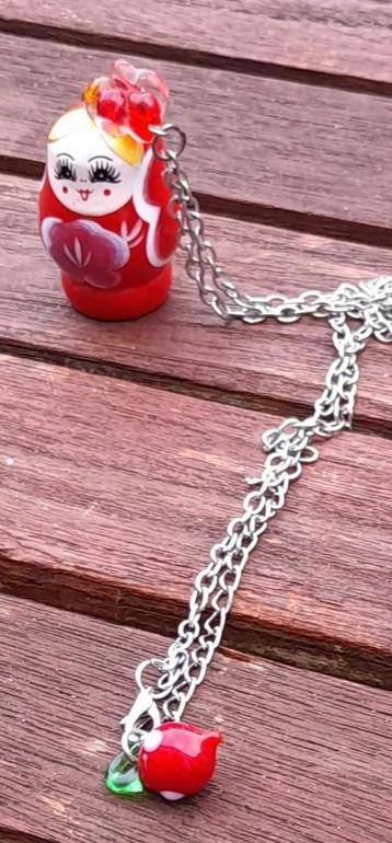 Ketting met Babushka beschikbaar voor biedingen