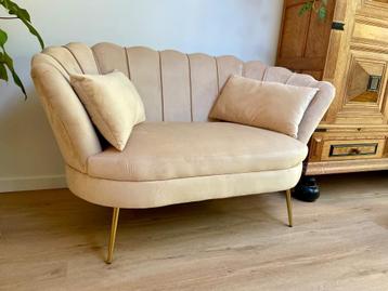 Lief beige schelpen-bankje, zeer geschikt voor bruiloften  beschikbaar voor biedingen