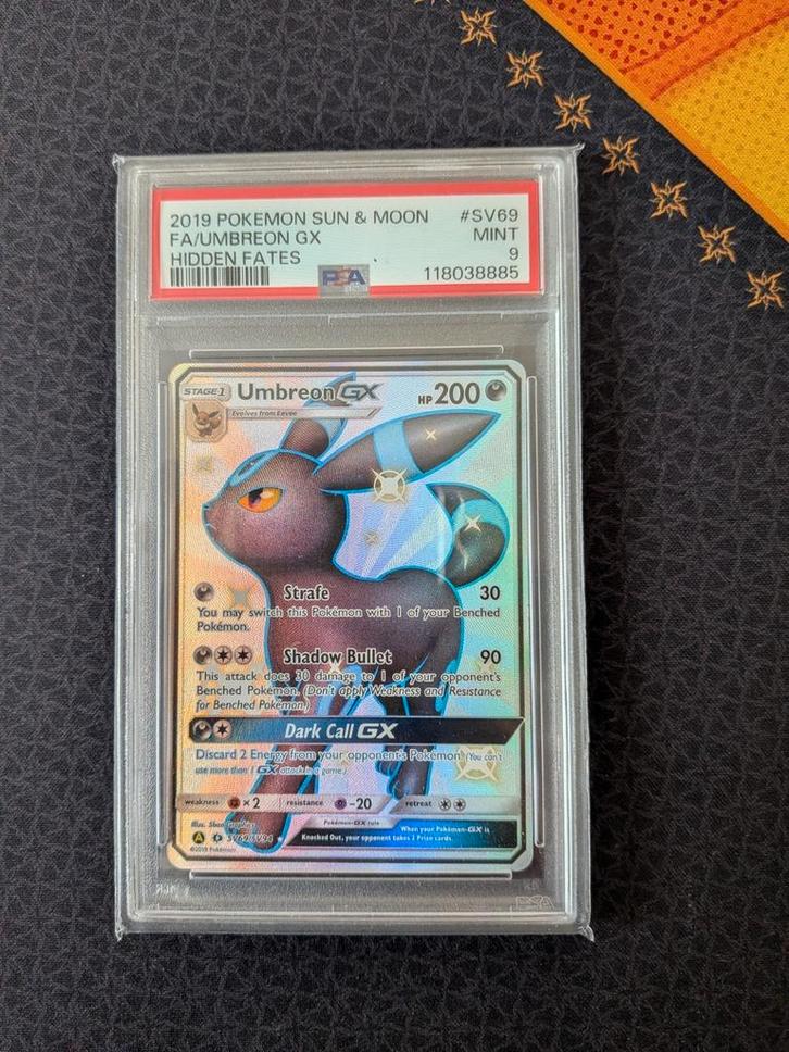 Umbreon GX Shiny #SV69 Pokemon Hidden Fates PSA 9, Hobby en Vrije tijd, Verzamelkaartspellen | Pokémon, Zo goed als nieuw, Losse kaart