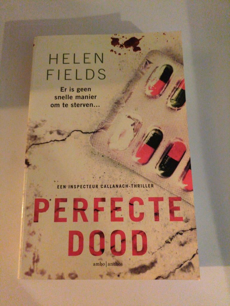 Perfecte Dood - Helen Fields, Boeken, Ophalen of Verzenden, Zo goed als nieuw, Helen Fields