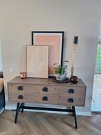 Houten side-table met zwart onderstel en metalen greepjes, Huis en Inrichting, Ophalen, 25 tot 50 cm