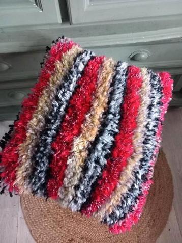 Kleurrijk sierkussen Vintage  beschikbaar voor biedingen