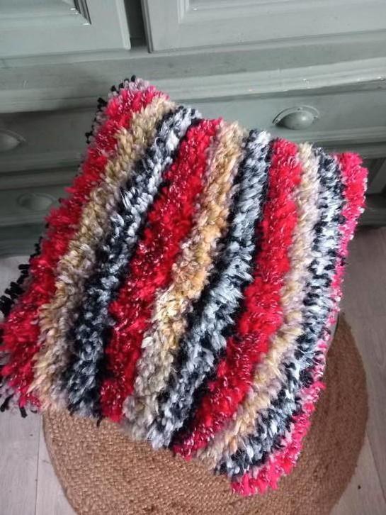 Kleurrijk sierkussen Vintage, Huis en Inrichting, Woonaccessoires | Kussens, Zo goed als nieuw, Rood, Vierkant, Ophalen of Verzenden