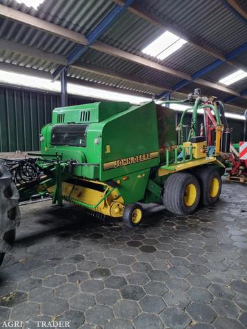 John Deere 575 balenpers/perswikkel combinatie beschikbaar voor biedingen