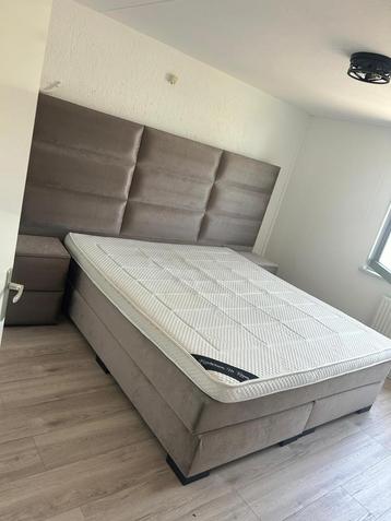 Boxspring ottoman XXL 200X220 NIEUWSTAAT beschikbaar voor biedingen