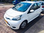 Toyota Aygo 1.0 12V Vvt-i 5DRS 2012 Wit, Auto's, Toyota, Origineel Nederlands, Te koop, Benzine, 4 stoelen