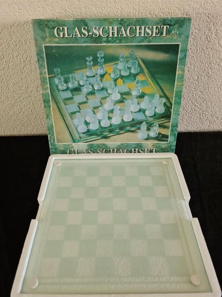 Glazen schaakspel. Nieuw in doos!, Hobby en Vrije tijd, Gezelschapsspellen | Bordspellen, Nieuw, Een of twee spelers, Ophalen of Verzenden