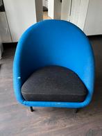 Artifort design fauteuil, blauw met zwarte zitting, Huis en Inrichting, Fauteuils, Ophalen, Gebruikt, Minder dan 75 cm, 75 tot 100 cm