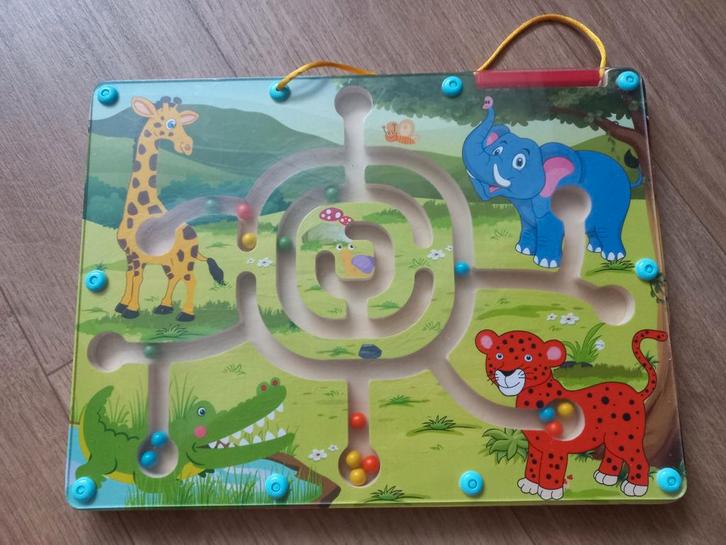 Puzzeltje met balletjes en een magneet, Kinderen en Baby's, Speelgoed | Kinderpuzzels, Zo goed als nieuw, 10 tot 50 stukjes, Ophalen of Verzenden
