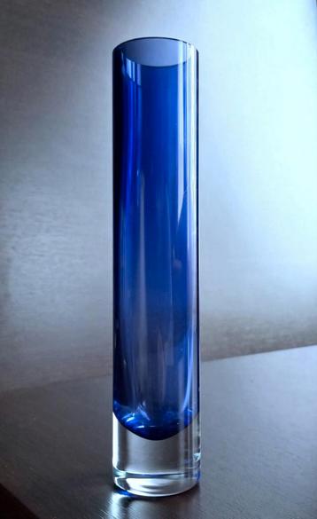 Cylindervaasje, soliflore, in doorzichtig petrol blauw glas  beschikbaar voor biedingen