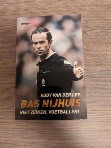 Diverse voetbal boeken  beschikbaar voor biedingen