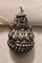 Vintage hanger voor parfum, Ophalen of Verzenden, Zo goed als nieuw, Zilver, Overige materialen