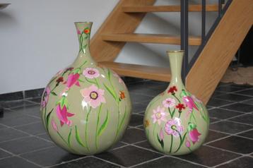 2x prachtige vaas metaal geschilderd bloemen pastel roze beschikbaar voor biedingen
