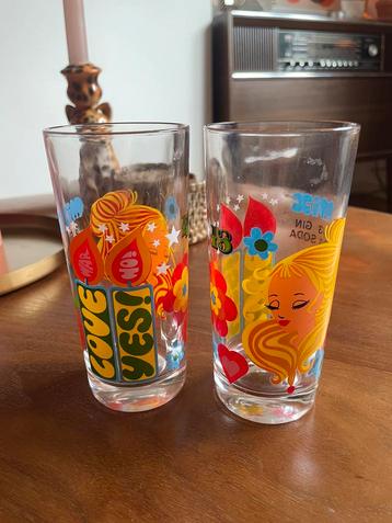 Vintage flower power glazen twee stuks jaren ‘70 beschikbaar voor biedingen