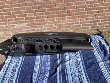 Mercedes A,CLA KLASSE W177 W118 AMG DASHBOARD ROOD GESTIKT beschikbaar voor biedingen