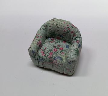 Poppenhuis stoeltje,Kijk,Kies en Koop! beschikbaar voor biedingen