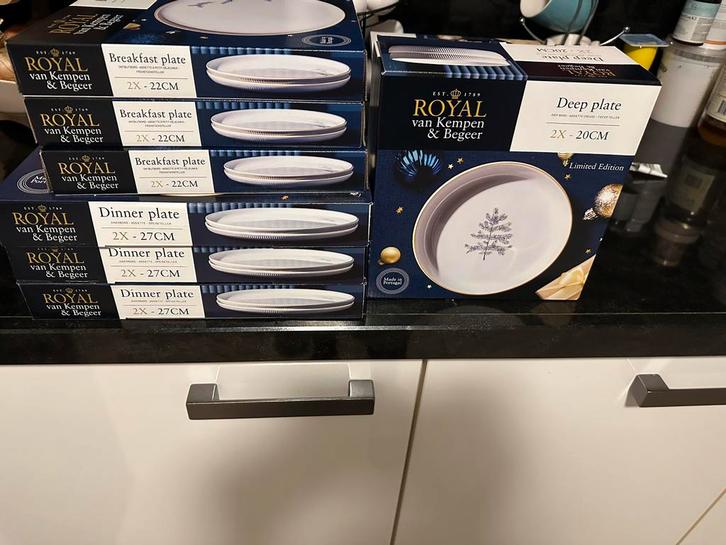 Royal Van Kempen & Begeer Kerst servies limited edition 6per, Huis en Inrichting, Keuken | Servies, Nieuw, Bord(en), Effen, Aardewerk