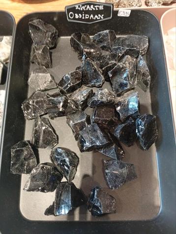 Zwarte Obsidiaan ruw beschikbaar voor biedingen