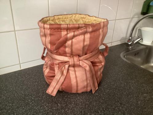 Pannenstoof / hooikist / hooimadam, Huis en Inrichting, Keuken | Keukenbenodigdheden, Zo goed als nieuw, Ophalen of Verzenden