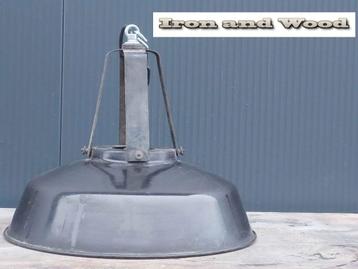 Zwarte vintage oude stoere lamp - afmeting H28 D35 - emaille beschikbaar voor biedingen