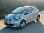 Toyota Aygo 1.0 12V Vvt-i 3DRS MMT 2008 Grijs APK 2026, Voorwielaandrijving, 4 stoelen, 68 pk, Origineel Nederlands