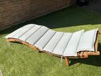 Inklapbare houten ligbed met kussen, Tuin en Terras, Ligbedden, Ophalen, Gebruikt, Hout