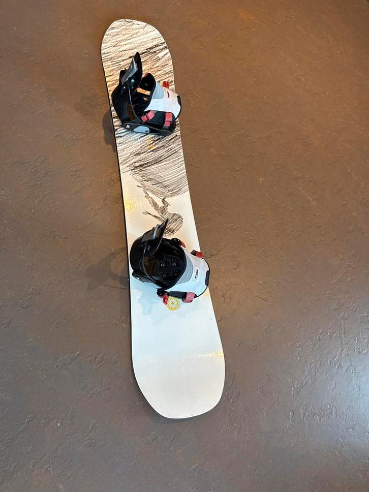 Snowboard 150cm met Flow bindingen (maat 44), Sport en Fitness, Snowboarden, Gebruikt, Board, Ophalen of Verzenden
