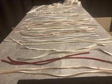 Partij schouderbandjes en diverse  beschikbaar voor biedingen