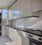 Gratis afhalen - rechte keuken met bovenkasten, Huis en Inrichting, Keuken | Complete keukens, Ophalen, Gebruikt, Wit, Graniet of Steen