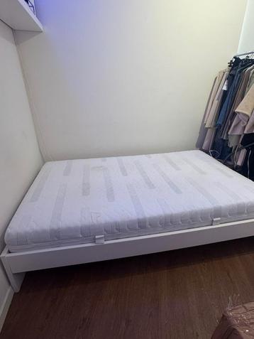 Twijfelaar bed + matras (gratis ophalen)