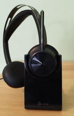 Poly Voyager Focus 2 headset met laadstation, Computers en Software, Headsets, Ophalen, Gebruikt, Volumeregelaar, Draadloos