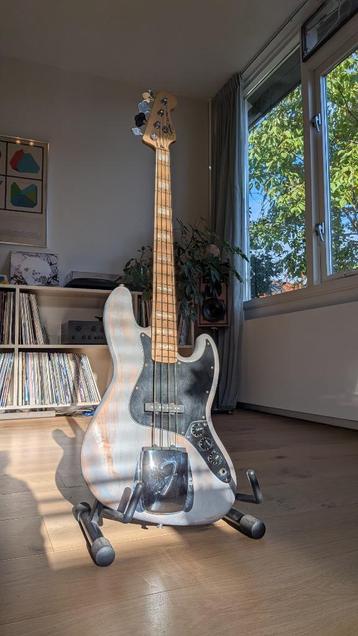 Squier Jazz bass beschikbaar voor biedingen