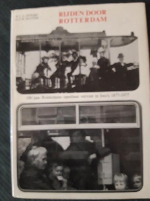 boek RIJDEN DOOR ROTTERDAM - 100 jaar R'dams OV 1877-1977, Verzamelen, Spoorwegen en Tramwegen, Zo goed als nieuw, Bus of Metro