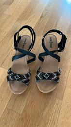 Zomerse Ibiza stijl sandaaltjes  Minnetonka, maat 40, Zwart, Zo goed als nieuw, Minnetonka, Sandalen of Muiltjes