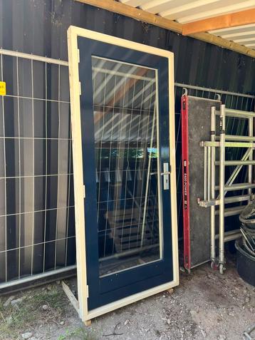 Buitendeurkozijn met deur 3-puntsluiting en HR++ 100x225cm beschikbaar voor biedingen