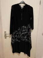 Jurk Joseph Ribkoff maat 42 zwart met witte tekening, Kleding | Dames, Verzenden, Zwart, Maat 42/44 (L), Joseph Ribkoff