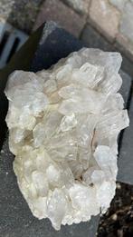Bergkristal cluster 1,5 kg, Verzamelen, Mineralen en Fossielen, Ophalen of Verzenden, Mineraal
