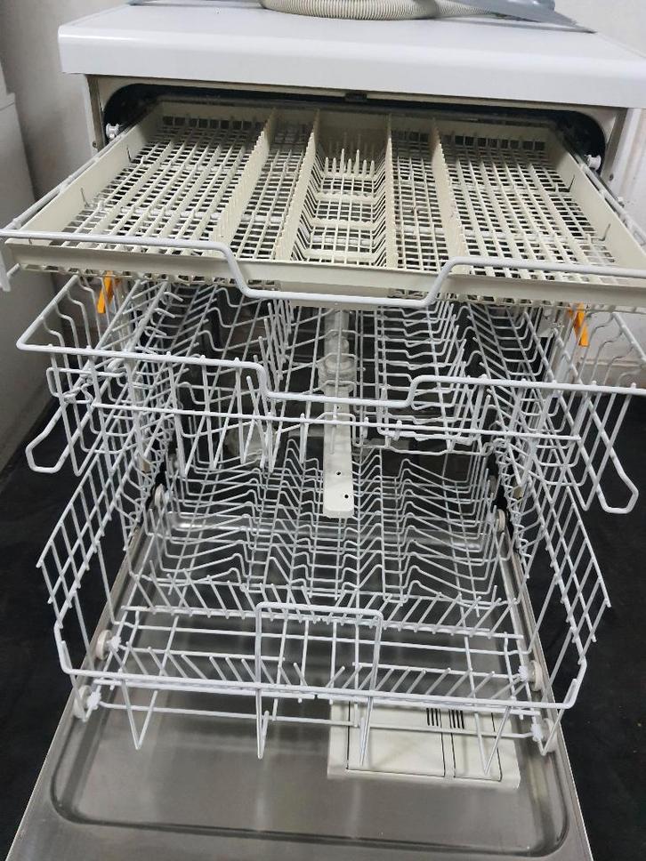 Miele vrijstaande vaatwasser werkt uitstekend, Witgoed en Apparatuur, Vaatwasmachines, Vrijstaand, Minder dan 85 cm, 45 tot 60 cm