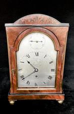 Engelse kleine bracket ,mahonie kastje., Antiek en Kunst, Antiek | Klokken, Ophalen of Verzenden