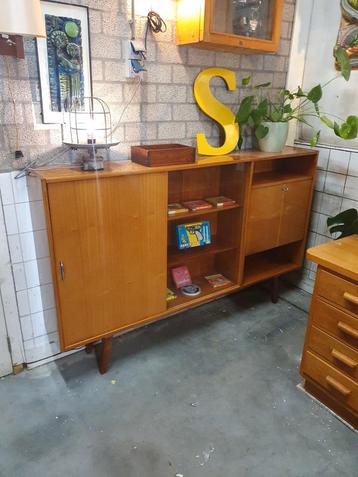 Vintage wandmeubel highboard met vitrine jaren 60 beschikbaar voor biedingen