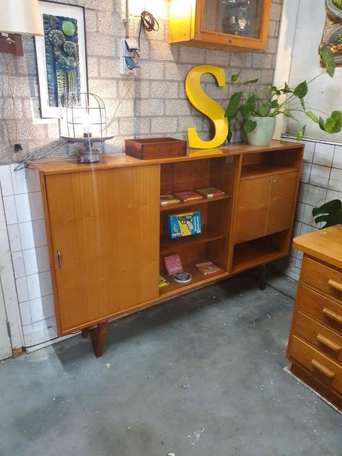 Vintage wandmeubel highboard met vitrine jaren 60, Huis en Inrichting, Kasten | Dressoirs, Zo goed als nieuw, 25 tot 50 cm, Ophalen of Verzenden