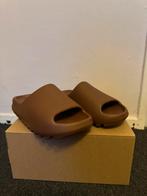 Yeezy Slide Ochre | Size 9/43, Kleding | Heren, Schoenen, Nieuw, Slippers, Ophalen of Verzenden, Adidas