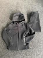 Nike Tech trainingspak, Origineel, kindermaat M, Jongen of Meisje, Sport- of Zwemkleding, Ophalen of Verzenden, Zo goed als nieuw