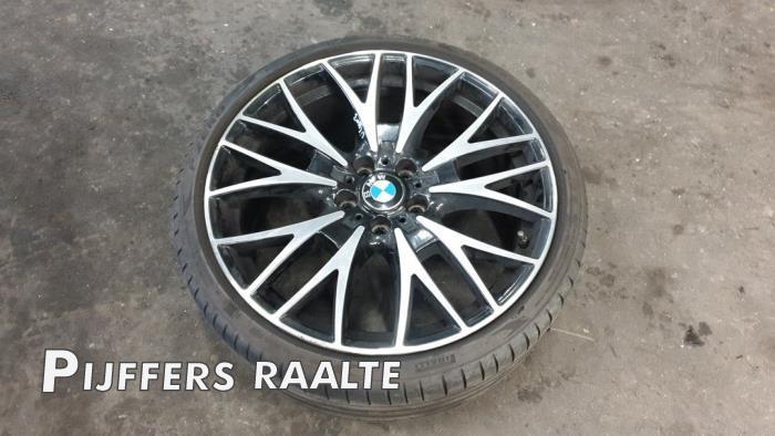 Velg + Band van een BMW 3-Serie, Auto-onderdelen, Banden en Velgen, Personenwagen, Gebruikt
