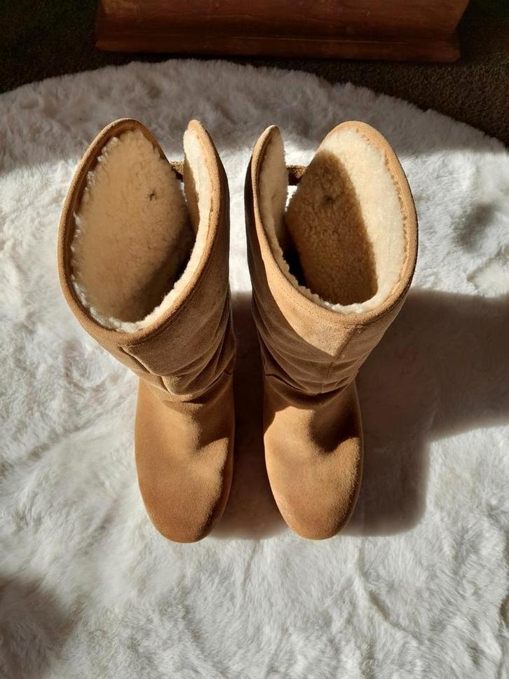 UGG suede laarzen maat 40., Kleding | Dames, Schoenen, Gedragen, Lage of Enkellaarzen, Overige kleuren, Ophalen of Verzenden
