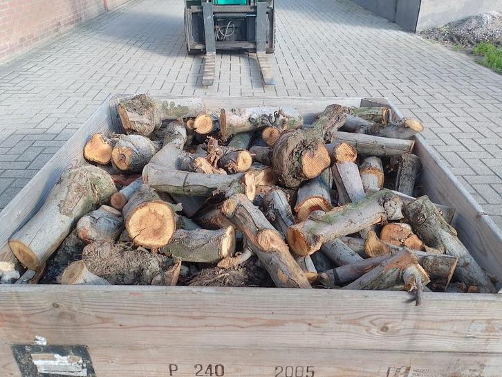 Droog Appel kachelhout haardhout fruitbomen hout icl. bak, Tuin en Terras, Haardhout, Blokken, Overige houtsoorten, 6 m³ of meer