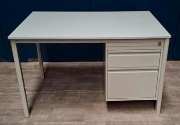 Industrieel bureau met ladenblok beschikbaar voor biedingen