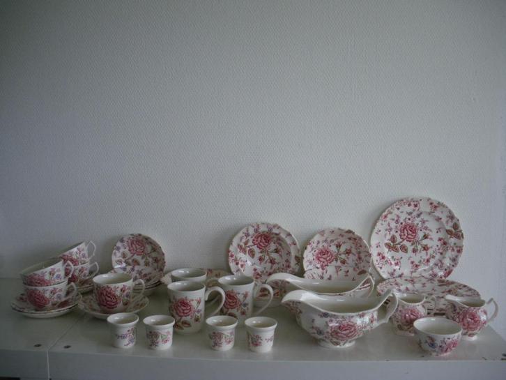 Johnson Brothers Rose Chintz servies, Huis en Inrichting, Keuken | Servies, Zo goed als nieuw, Bord(en), Wedgwood, Aardewerk, Ophalen of Verzenden