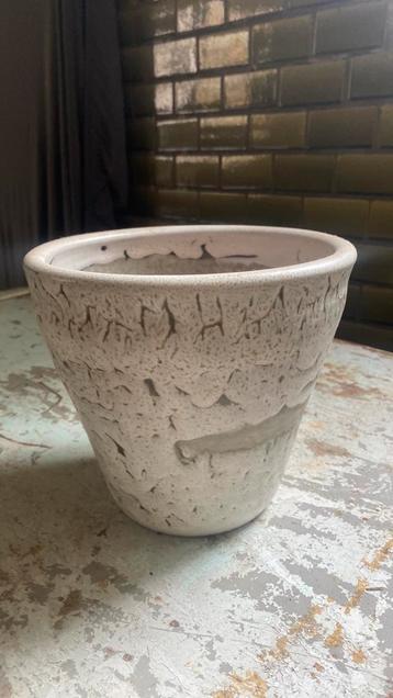 Bijzondere grote Mobach bloempot beschikbaar voor biedingen