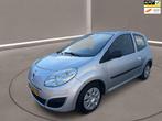Renault Twingo 1.2 Authentique 59 Pk Airco 99 dkm Nap, Voorwielaandrijving, Gebruikt, 4 cilinders, 4 stoelen
